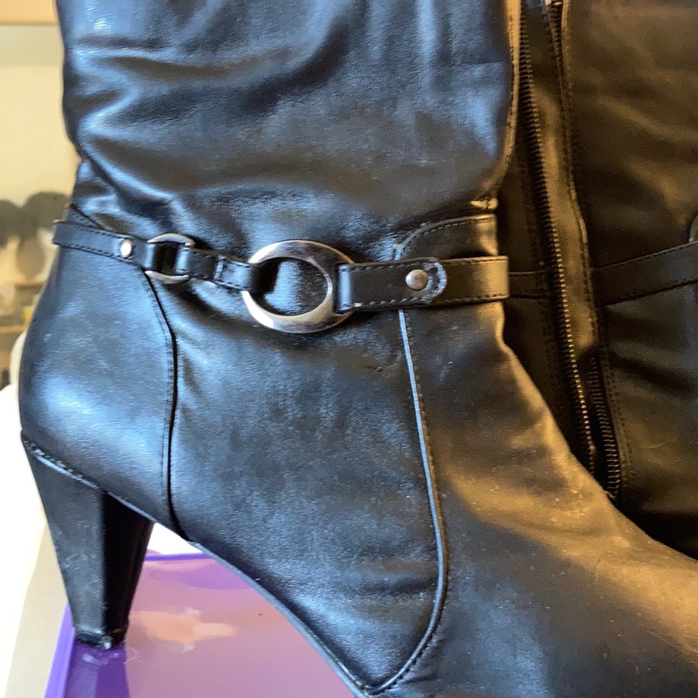 Women’s short black boots